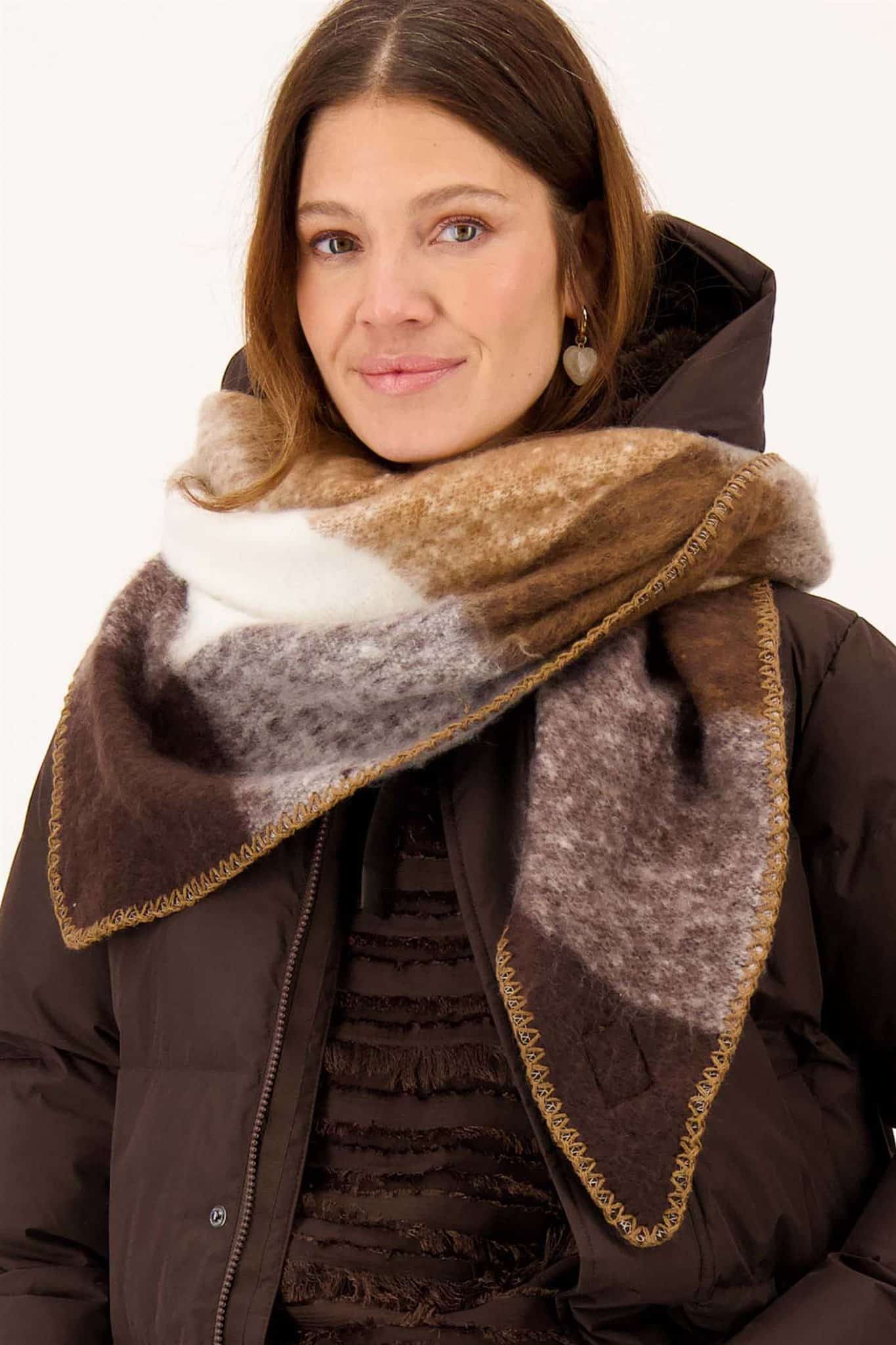 Scarf checked triangle